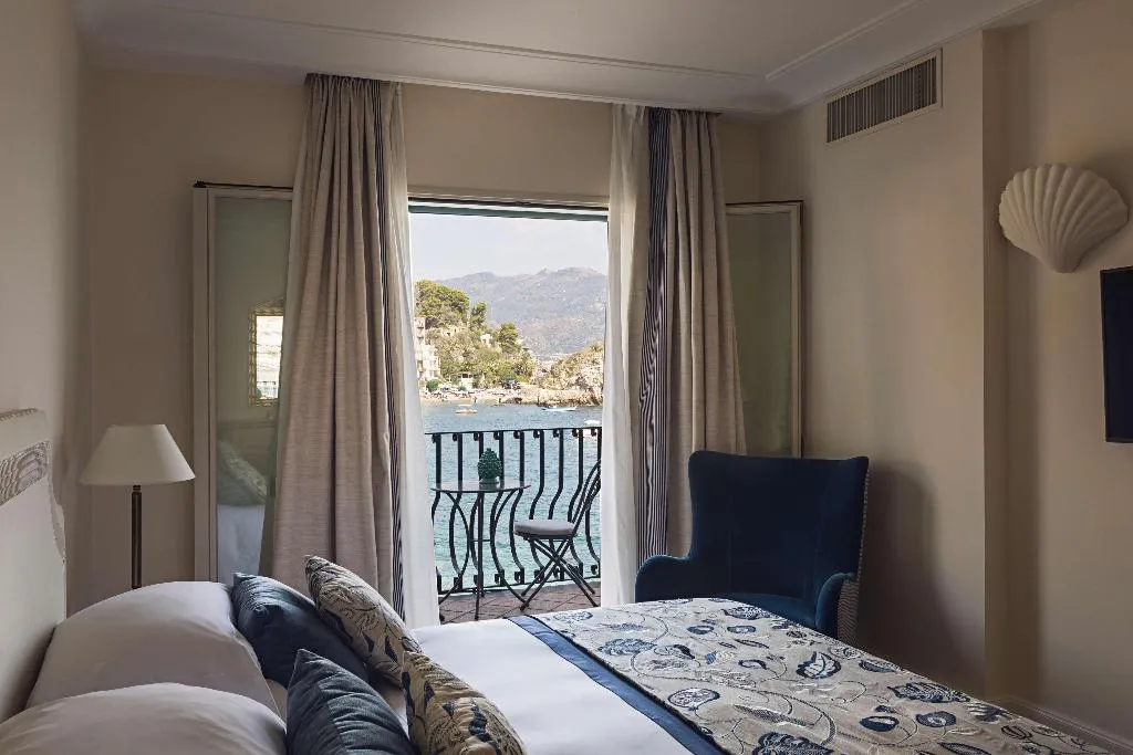 Room, Villa Sant'Andrea, A Belmond Hotel, Taormina Mare, Catania
