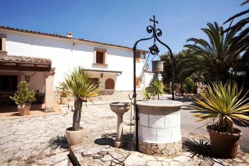 Lobby, Sa Bassa Plana, Majorca