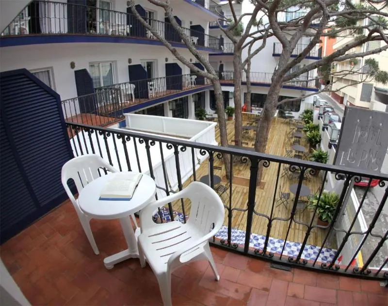 QUADRUPLE WITH BALCONY Room, Els Pins, Costa Brava