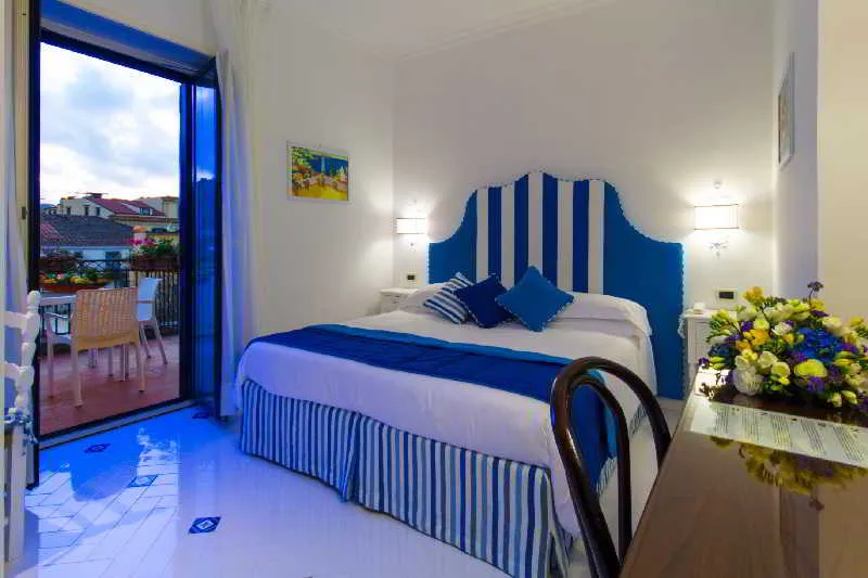 Room, Villa Di Sorrento, Naples