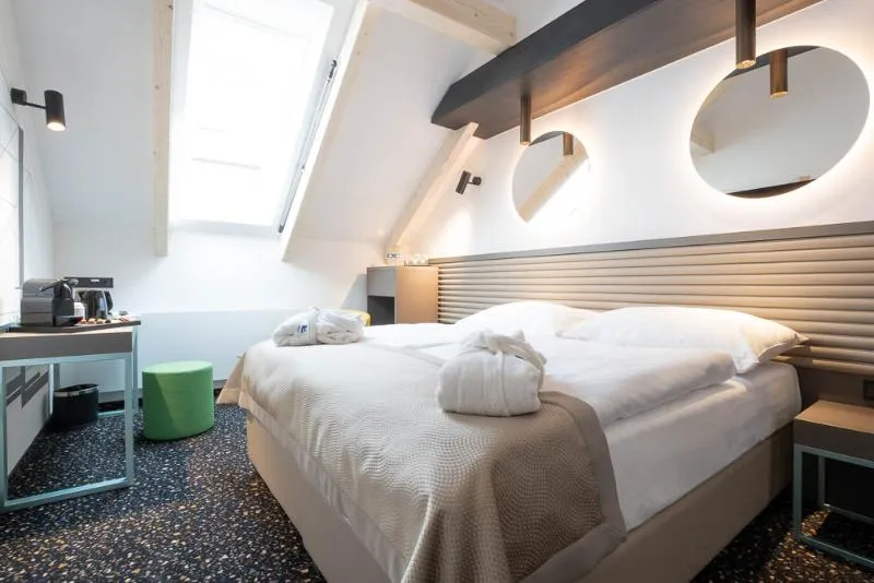 QUADRUPLE TWO BEDROOMS ONE BATHROOM Room, EA Hotel Embassy Prague, Prague