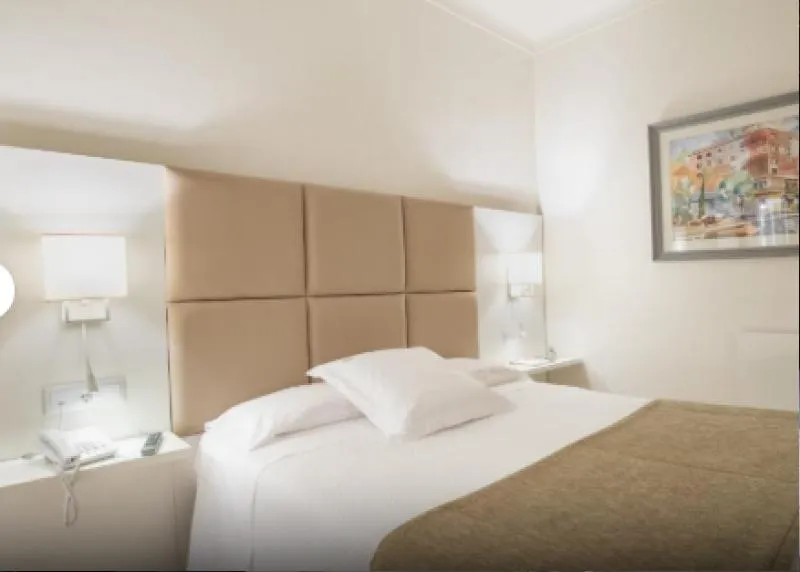 SINGLE STANDARD Room, Hotel Pirineos Figueres by Pierre & Vacances, Costa Brava