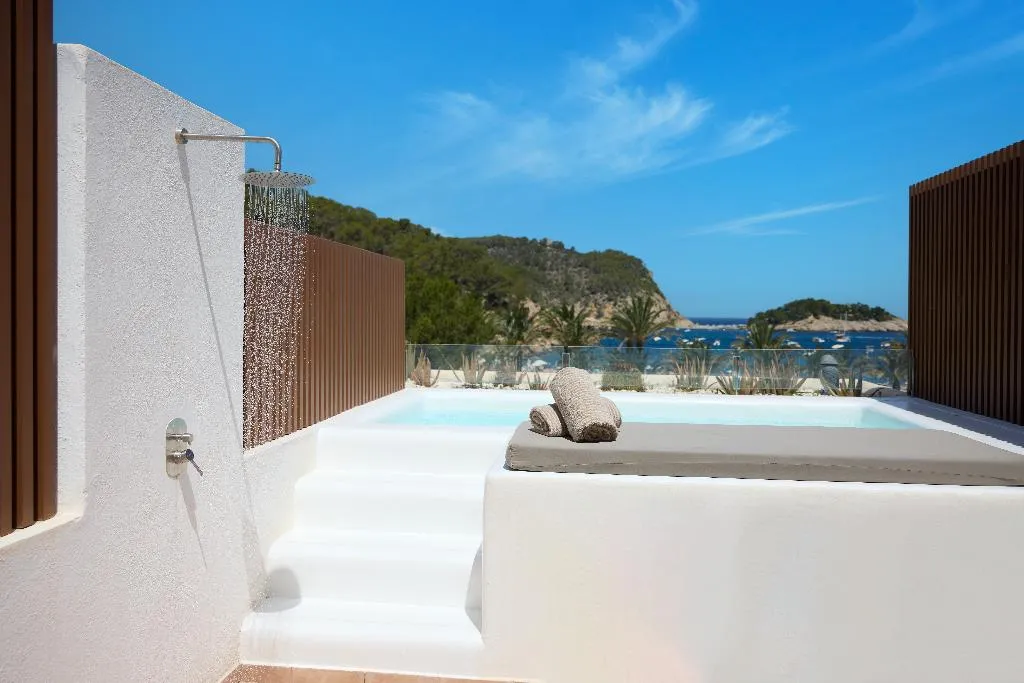 JUNIOR SUITE WITH PRIVATE POOL Room, Cala San Miguel Ibiza Res, Curio Colllec by Hilton, Ibiza
