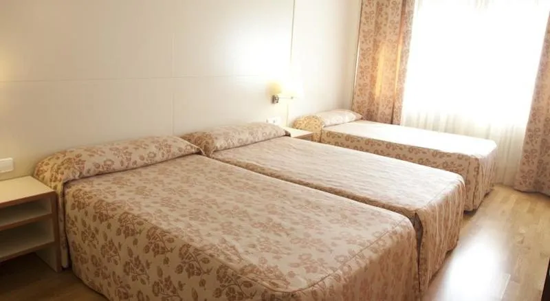 TRIPLE STANDARD Room, Hotel Urpi, Barcelona