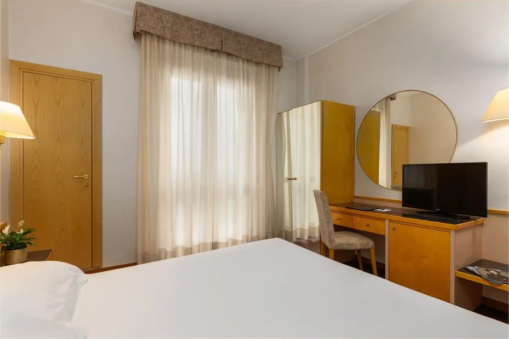 DOUBLE BASIC Room, Minerva, Florence
