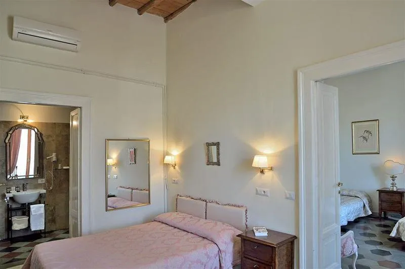 General view, Hotel Le Clarisse Al Pantheon, Rome