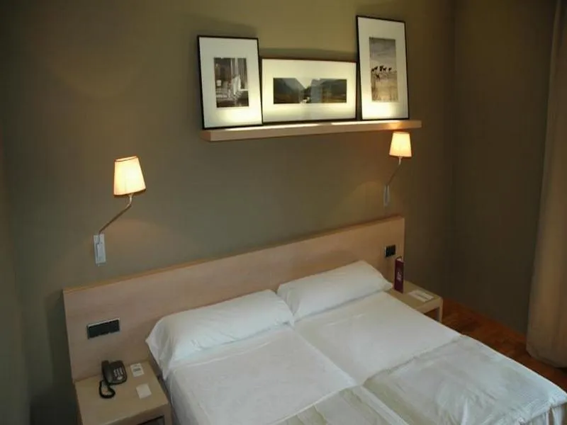 DOUBLE SINGLE USE STANDARD Room, Parador de la Seu d'Urgell, Costa Brava