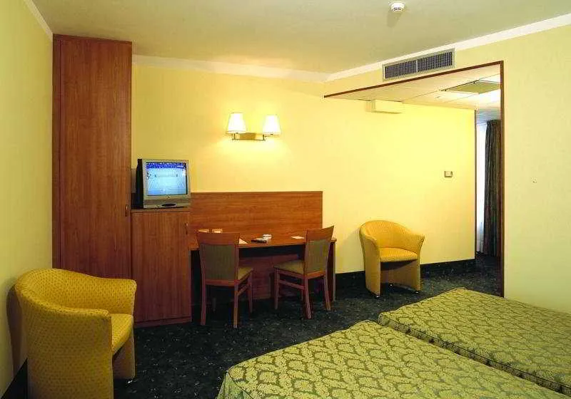 Room, Re Lissone, Milan