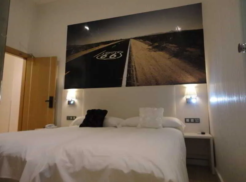 Room, Olmedo, Madrid