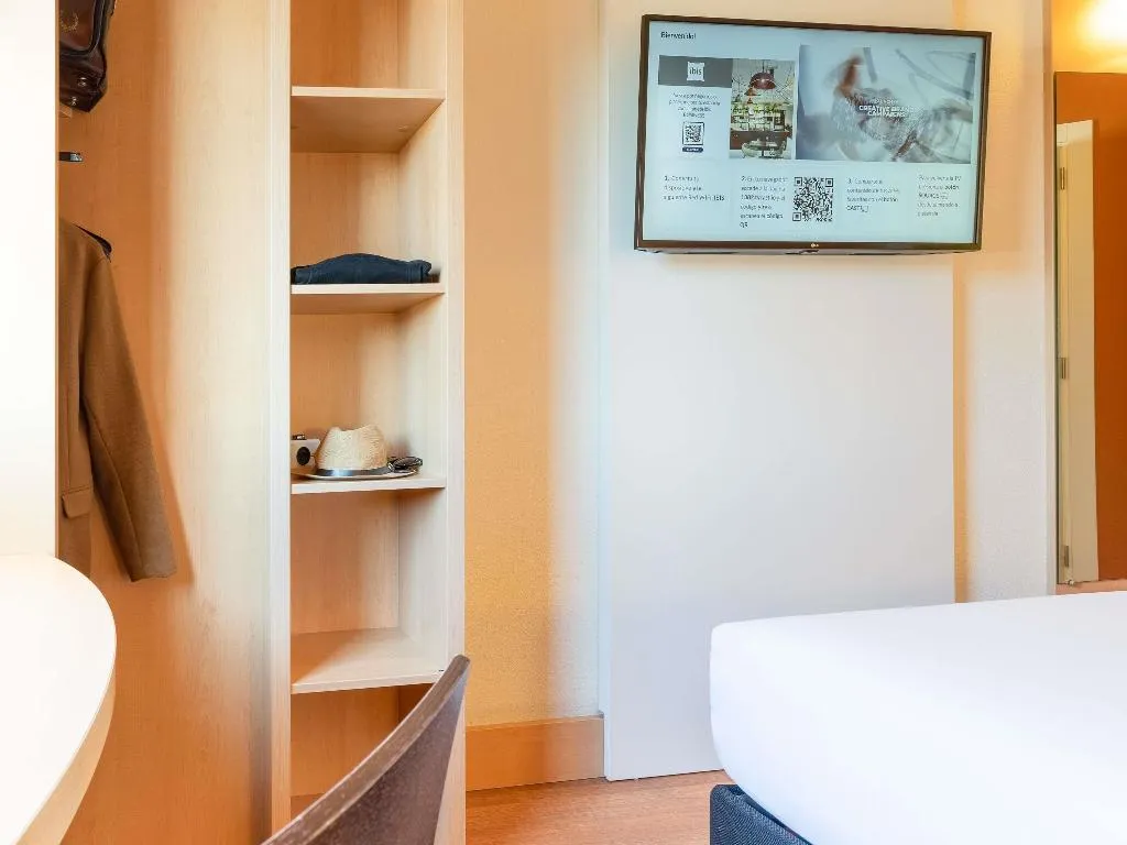 DOUBLE WITH DOUBLE BED Room, Ibis Madrid Calle Alcala, Madrid