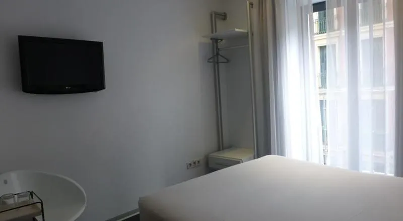 TWIN STANDARD Room, Hotel Mayerling, Madrid