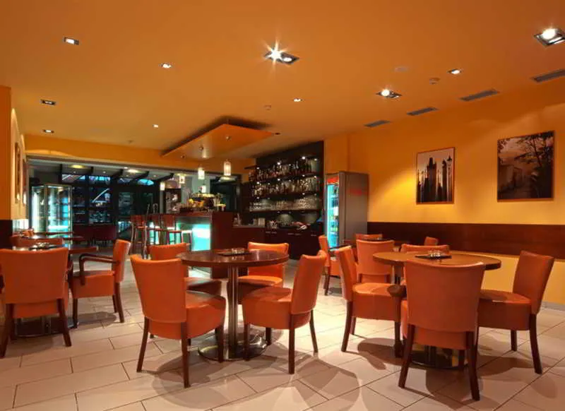 Bar, Globus, Prague