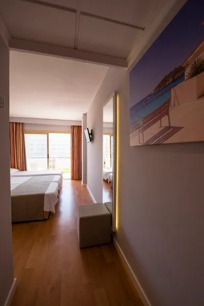 TWIN SUPERIOR CAPACITY 3 Room, Helios Hotel, Majorca