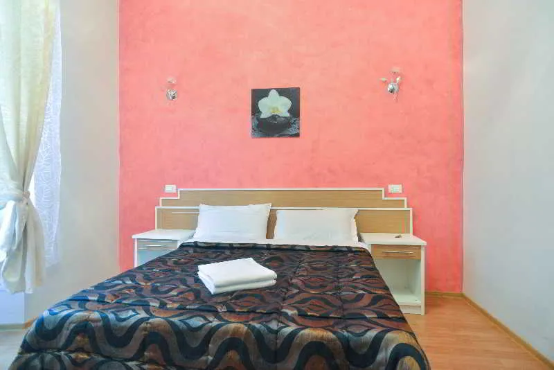 Room, B & T Rooms Trani, Naples