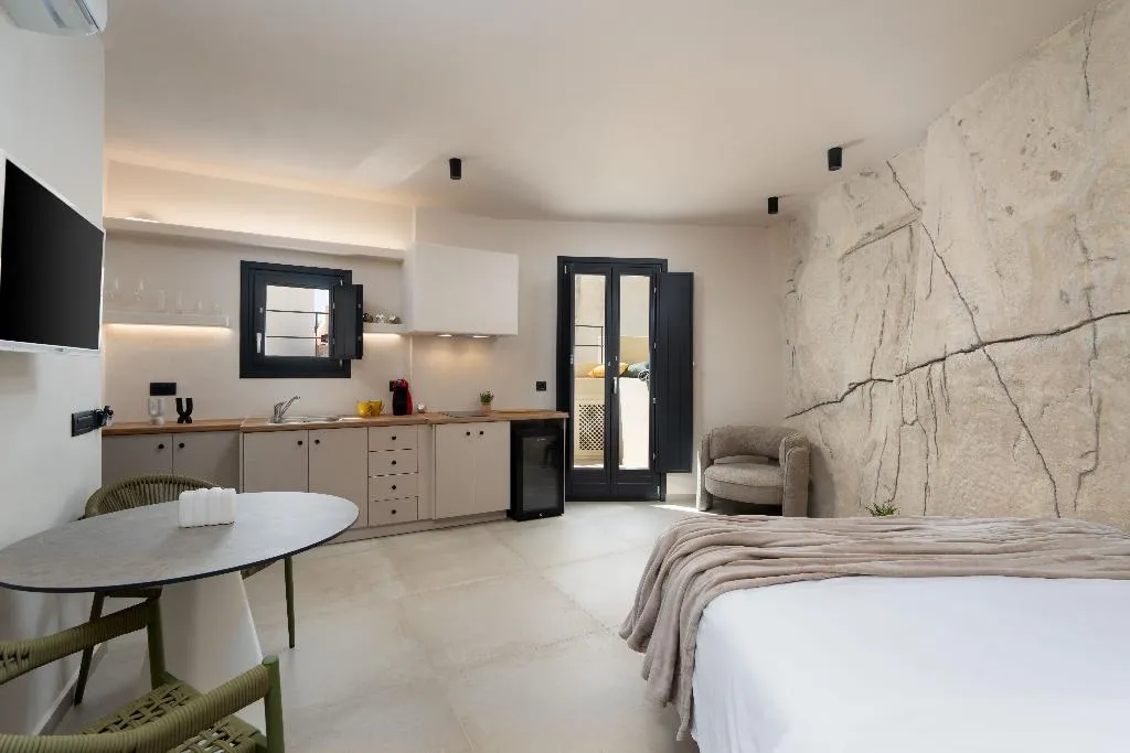 STUDIO WITH BALCONY WITH VIEWS Room, White Orchid Boutique Apartments, Santorini