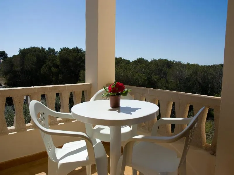 APARTMENT CAPACITY 4 TWO BEDROOMS Room, Apartamentos Vistalmar, Majorca