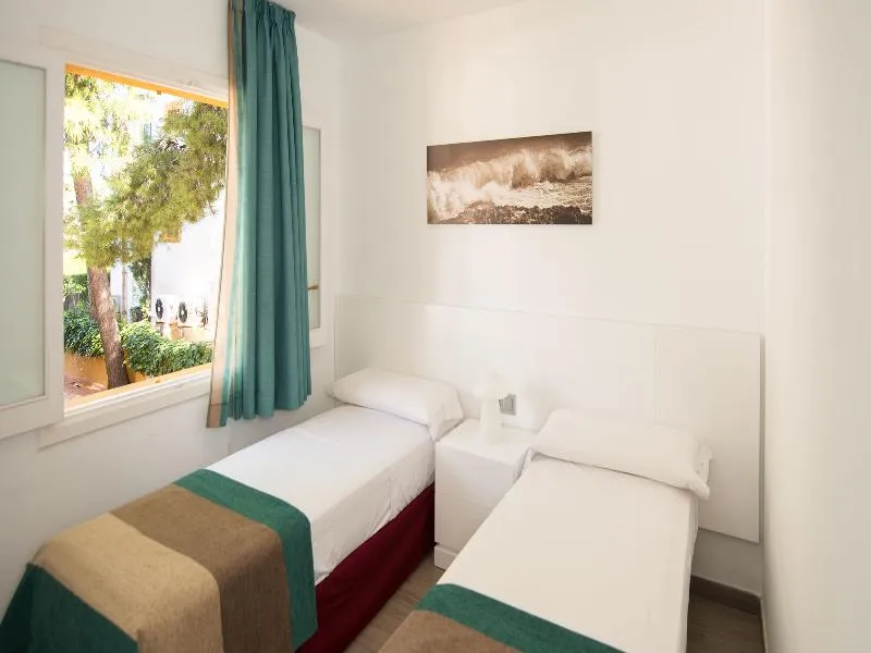 Room, Ona Aucanada, Majorca