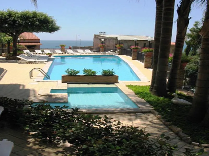 Pool, Corallo, Taormina