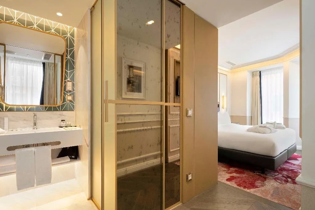 Room, The Emerald House Lisbon, Curio Collection by Hilt, Lisbon