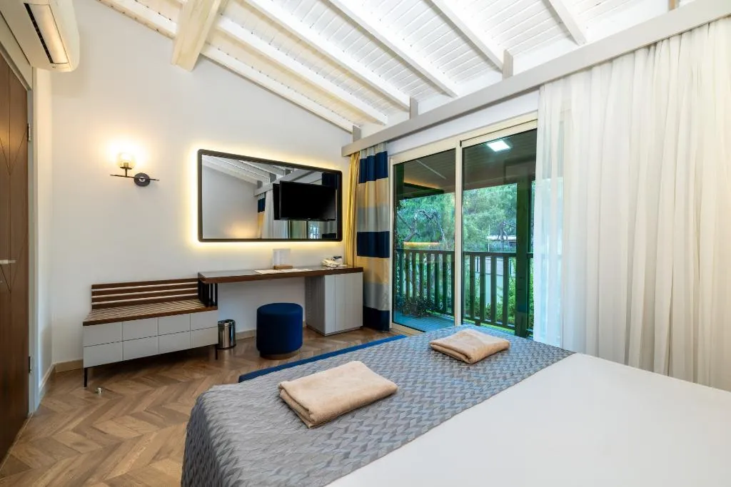 FAMILY ROOM LAND VIEW Room, Crystal Flora Pearl Collection, Antalya