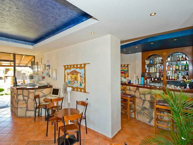 Bar, Zeus, Halkidiki