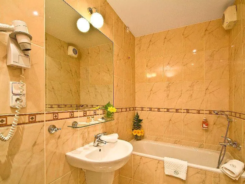 Room, Hotel Raffaello, Prague