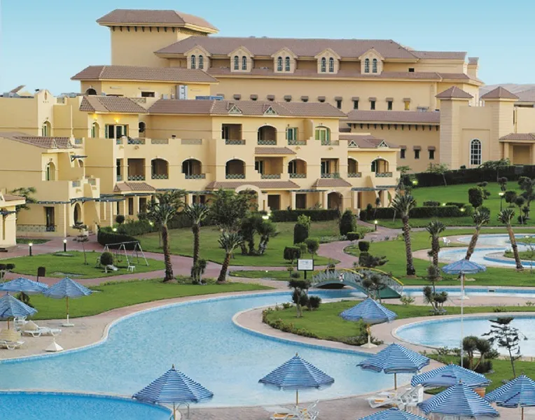 Pool, Movenpick Cairo Media City, Cairo