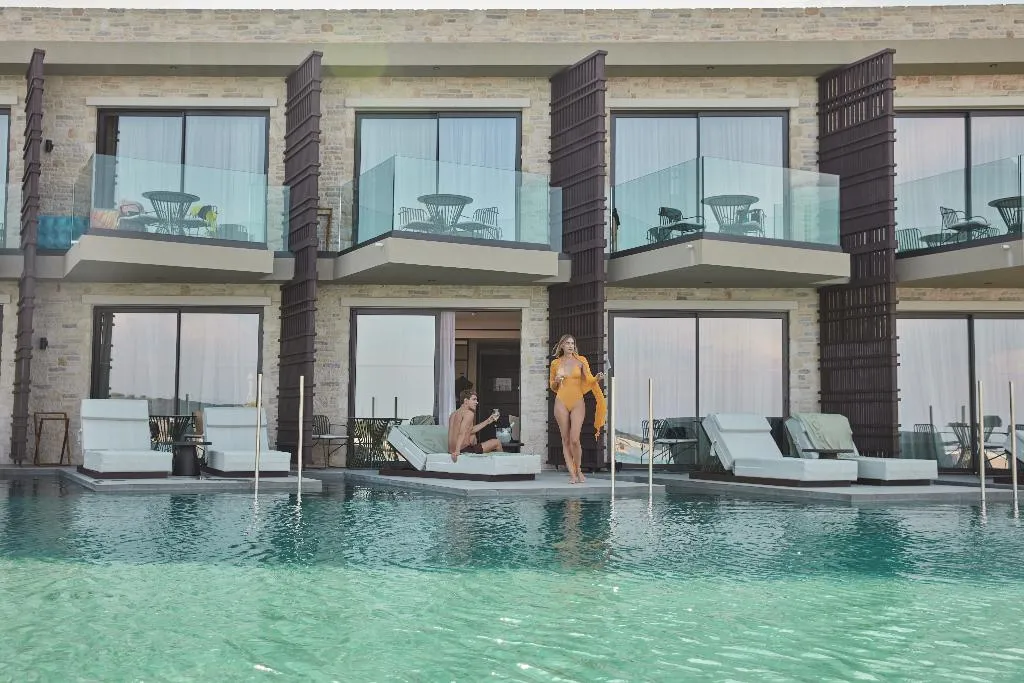 Pool, King Jason Zante – Designed For Adults, Zante