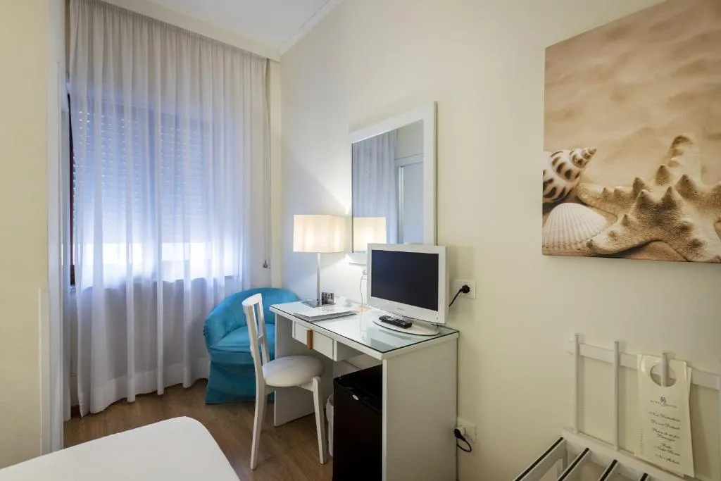 SINGLE STANDARD Room, Hotel Regina Sorrento, Naples