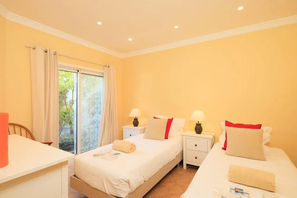 TOWNHOME THREE BEDROOMS Room, Vale Do Lobo Resort, Algarve