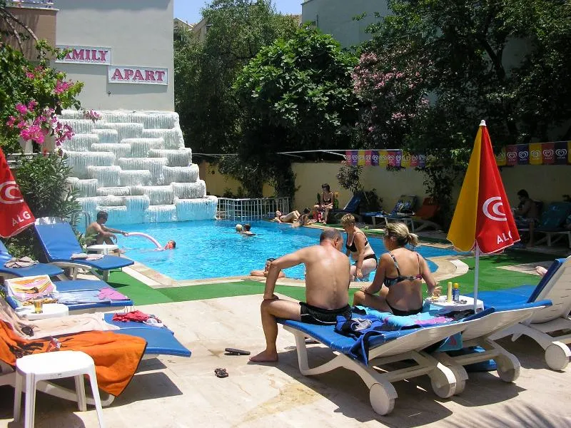 Pool, Family Apart, Dalaman