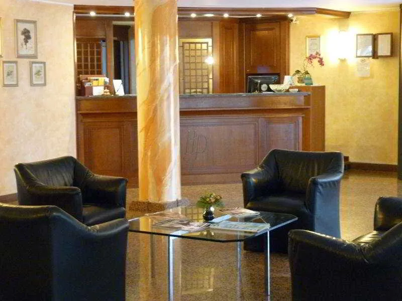 Lobby, Pasteur, Milan