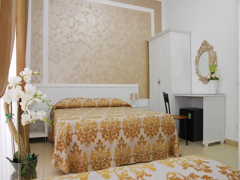 QUADRUPLE STANDARD Room, Orsa Maggiore Hotel, Naples