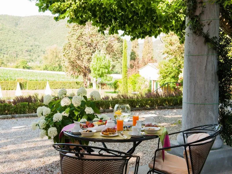 Terrace, Villa Di Piazzano, Perugia
