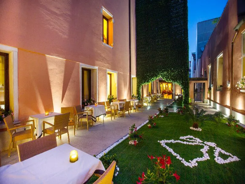 Bar, Ai Mori d'Oriente, Venice