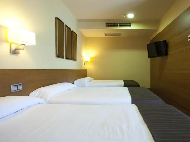 TRIPLE STANDARD Room, Sterling, Madrid