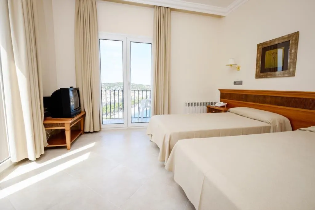 Double or Twin SUPERIOR Room, Montjoi, Costa Brava