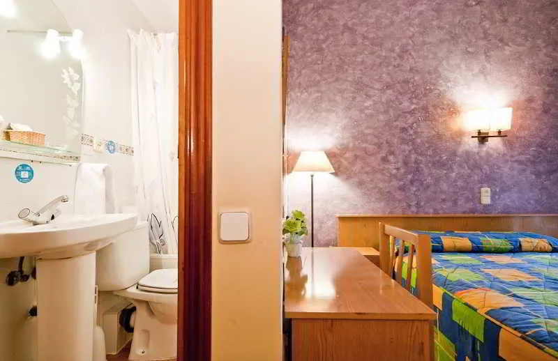 Room, Oporto, Madrid