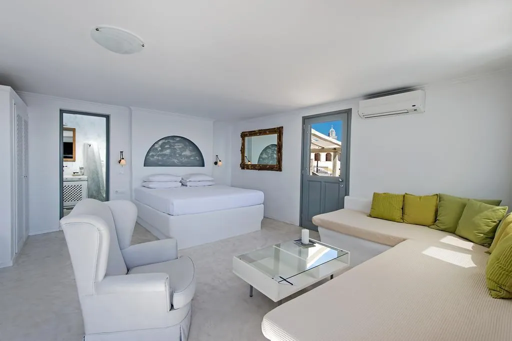 SUITE CAPACITY 4 Room, Lava Suites & Lounge, Santorini