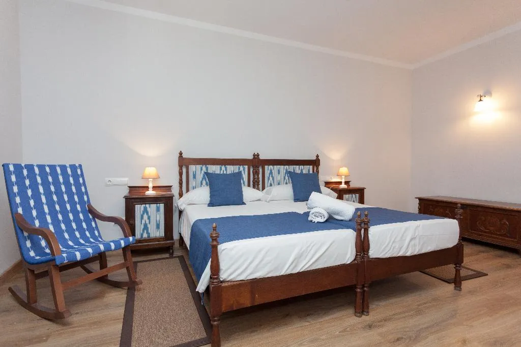 Room, El Guia, Majorca