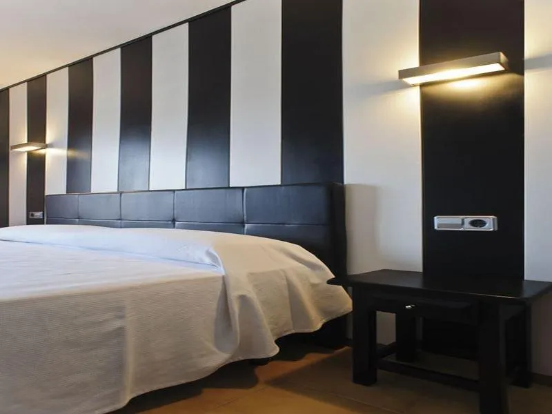 APARTMENT CAPACITY 6 TWO BEDROOMS Room, Apartamentos Salles Beach, Costa Brava