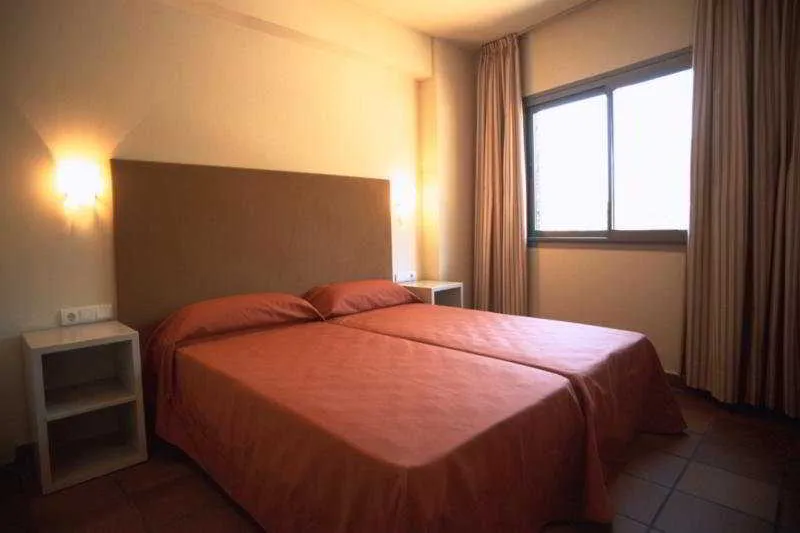 Room, Ciutat de Palol, Costa Brava