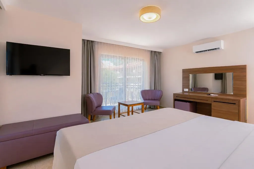 SUITE DELUXE POOL VIEW Room, Altamare By Luna Collection, Izmir