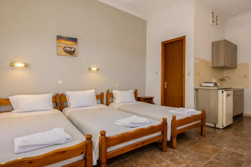 TRIPLE BASIC Room, Ionian Breeze Apartments, Corfu