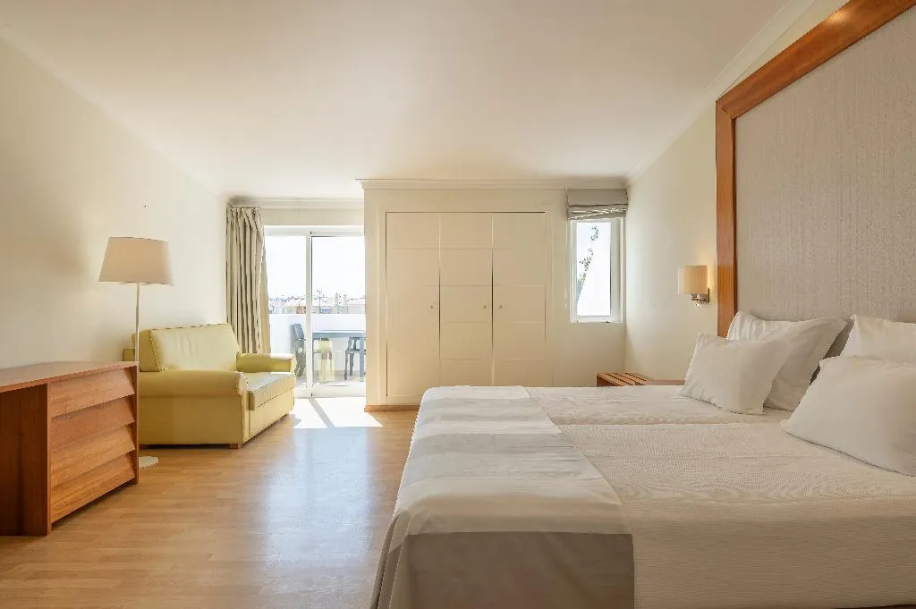 STUDIO SUPERIOR CAPACITY 3 Room, Lagoa Apartment Hotel, Algarve