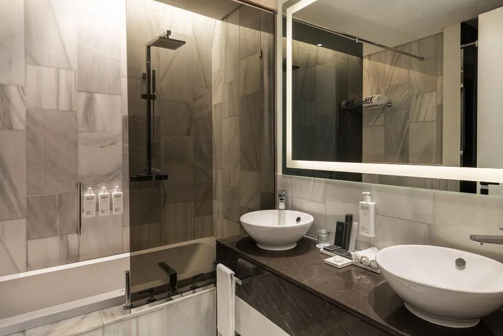 SUITE SEA VIEW Room, Th8 Palm Dubai Beach Resort Vignette Collection, Dubai