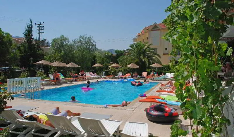Pool, Nur Apart, Dalaman