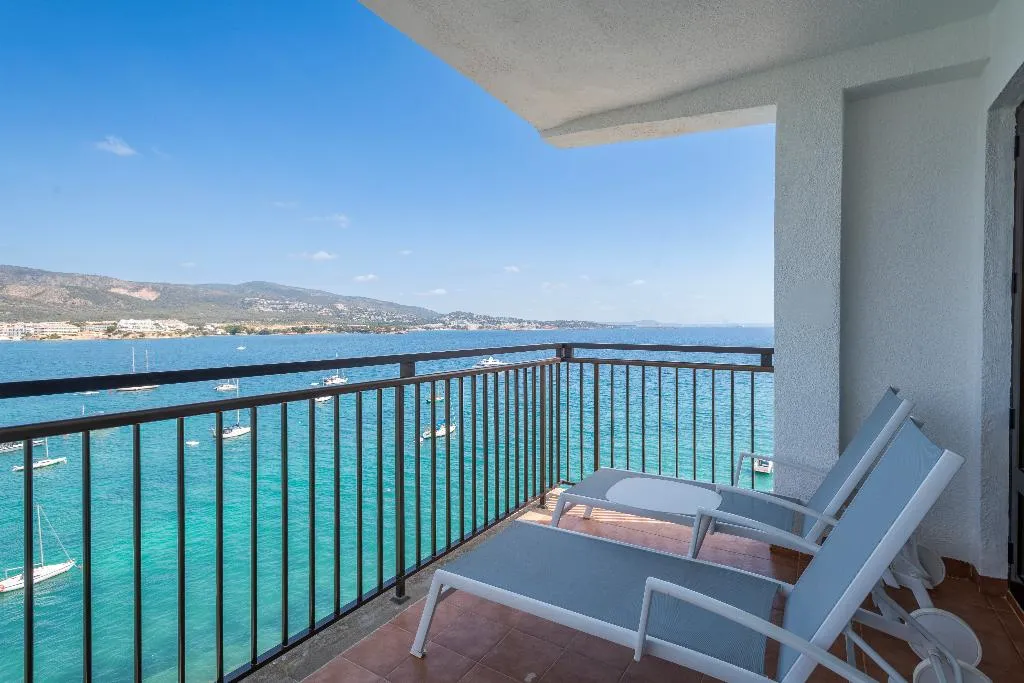 FAMILY ROOM SEA VIEW CAPACITY 3 Room, Leonardo Royal Hotel Mallorca, Majorca