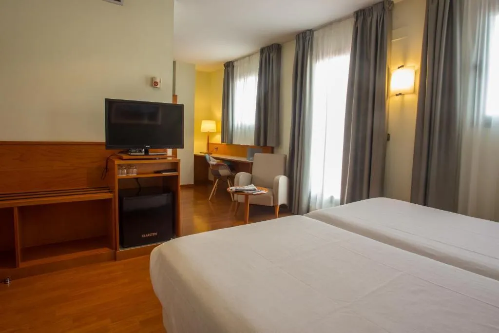 TRIPLE STANDARD Room, Alaquas, Costa Blanca