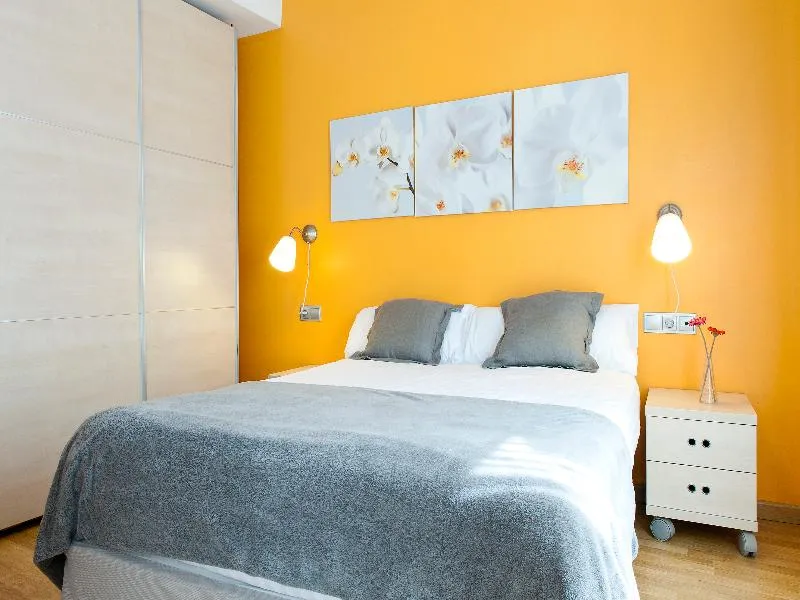 APARTMENT CAPACITY 6 TWO BEDROOMS Room, MH Apartments S. Familia, Barcelona